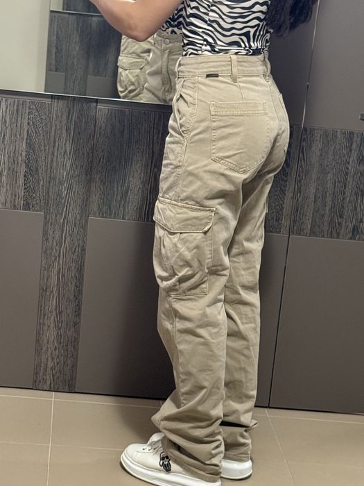 Бежов карго панталон (Pull&Bear)