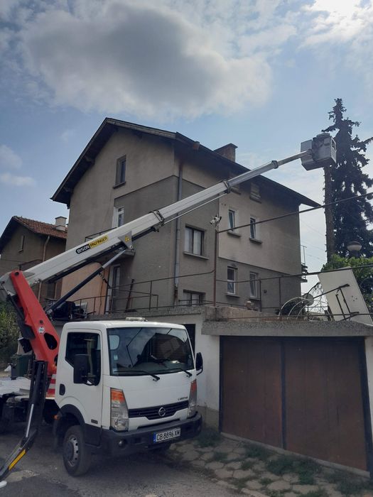 Рязане на дървета с автовишка