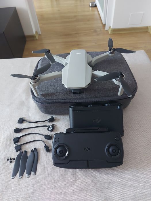 Dronă Dji mavic mini