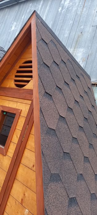 Туалет из вагонки большой