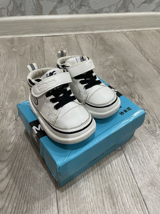 Кроссовки детские