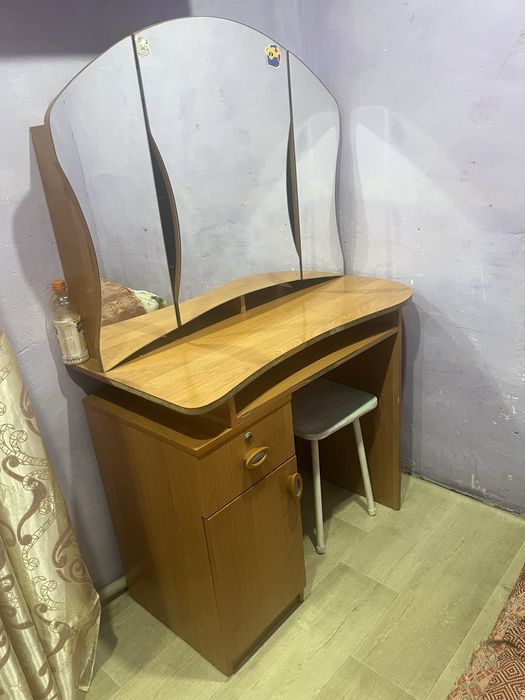 шкафчик трюмо продаю