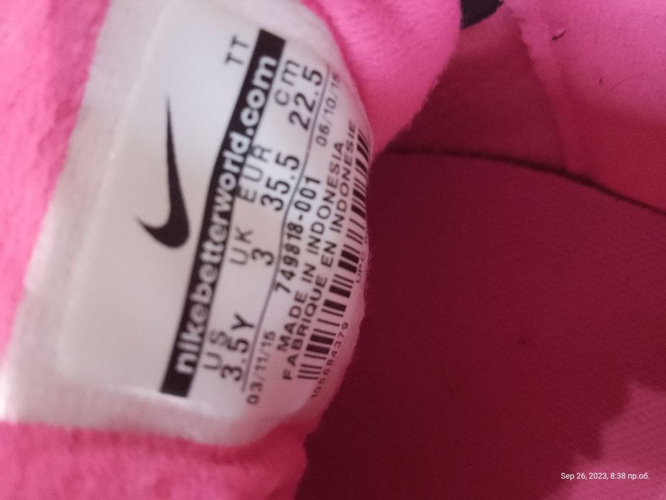 Маратонки NIKE черно с циклама