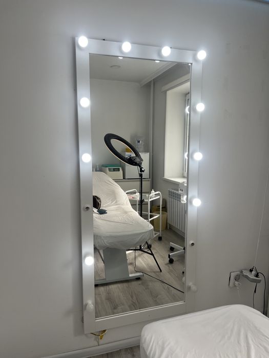 Продам зеркало настенное