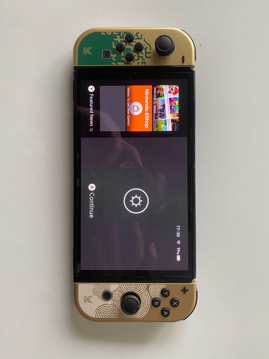 Nintendo Switch OLED Legend of Zelda Editie, + Joy-Cons si Accessori