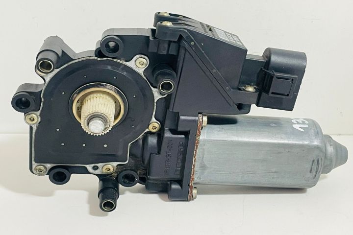 Motoras macara  dreapta fata 113846100 Audi A4 B5