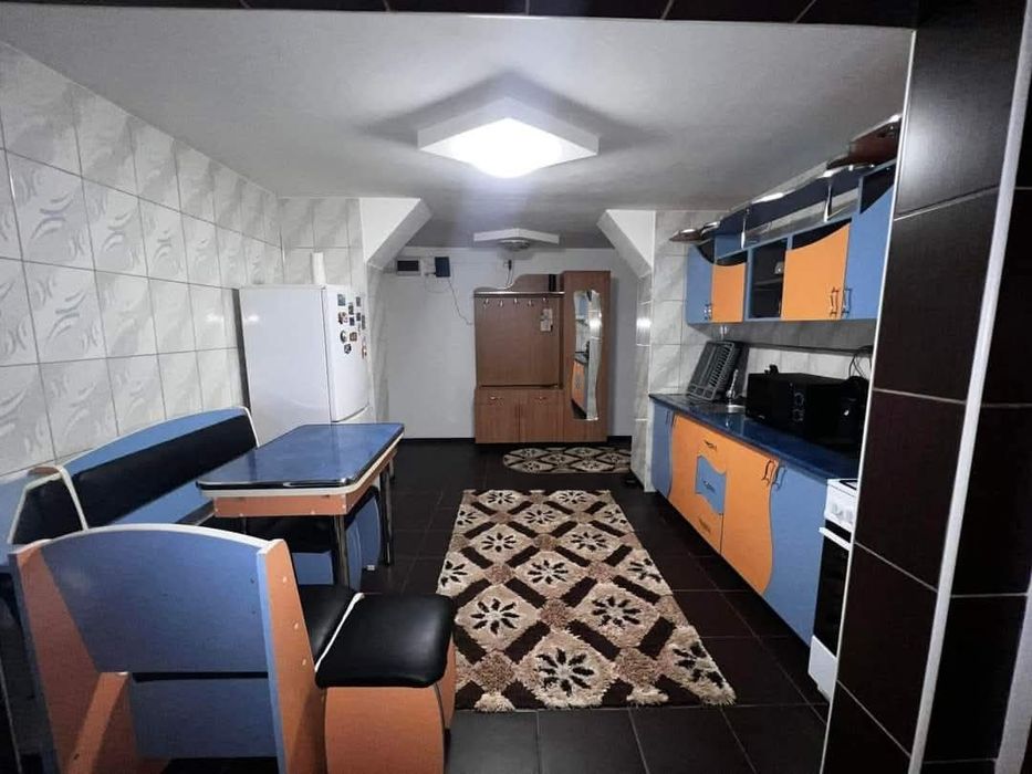 Vând apartament 2 camere+ teren in spatele blocului