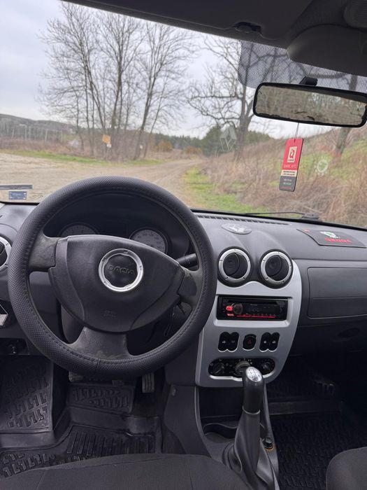 Кола     Дачия логан ....