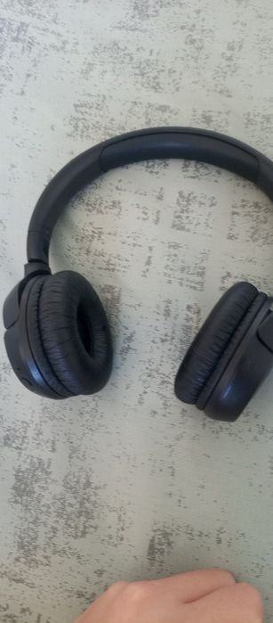 Продаю наушники JBL