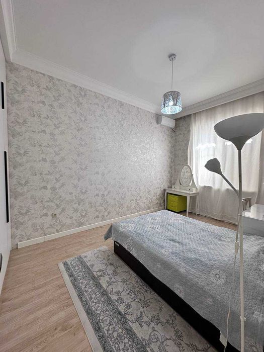 Продаётся добротный дом, 6 соток. 6 комнат. летняя кухня.  Дом угловой