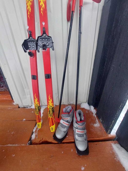 Продам детские лыжи