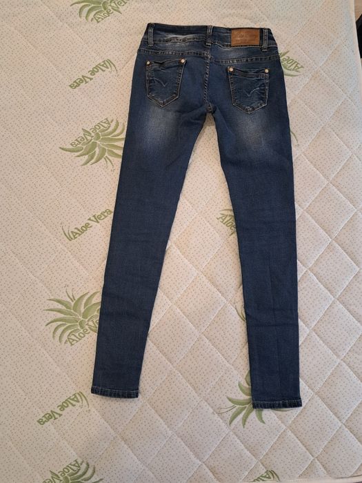 Запазени дамски дънки