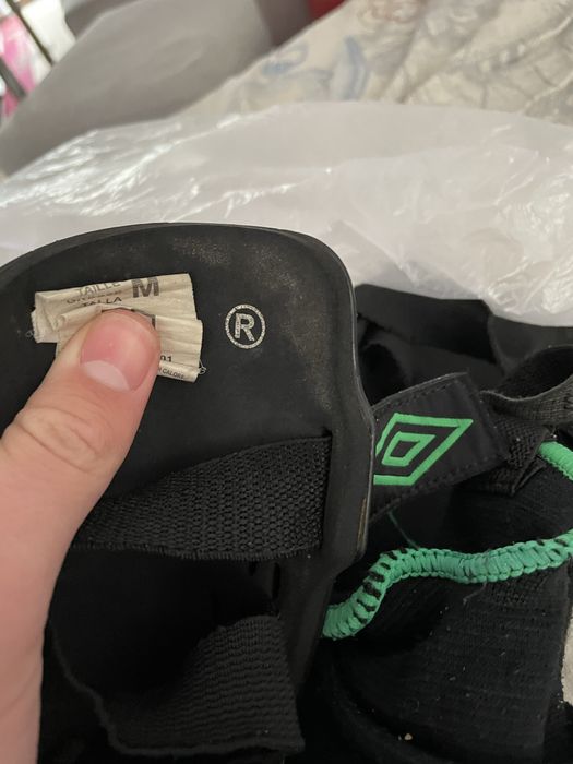 Продавам футболни кори на umbro и на nike