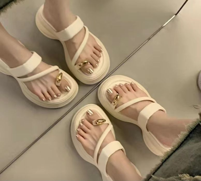 Продам сандалии, кроссы 36рр-38