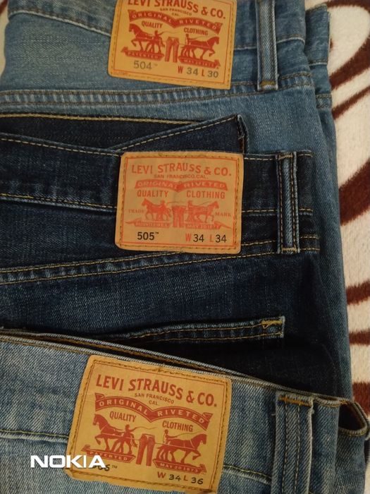 Vând blugi Levis w34