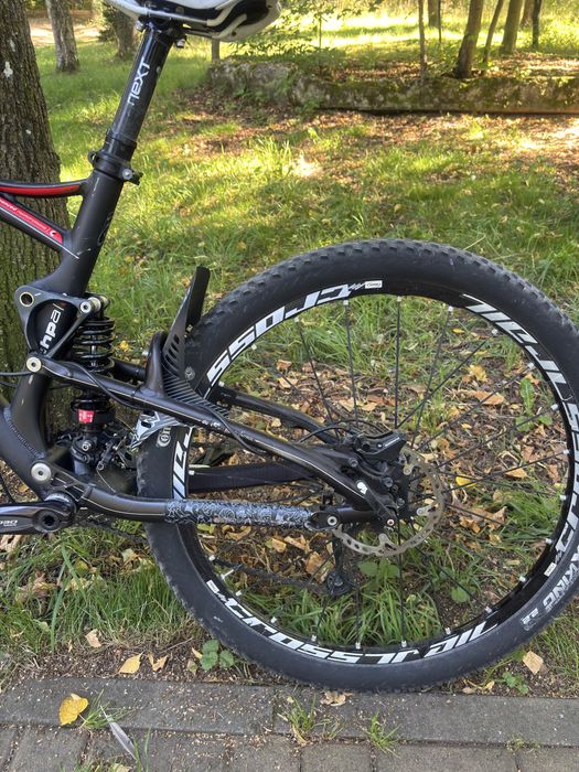 Vând bicicletă full suspension qube