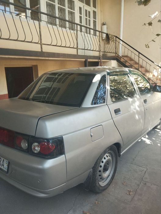 Lada 2110 sotiladi