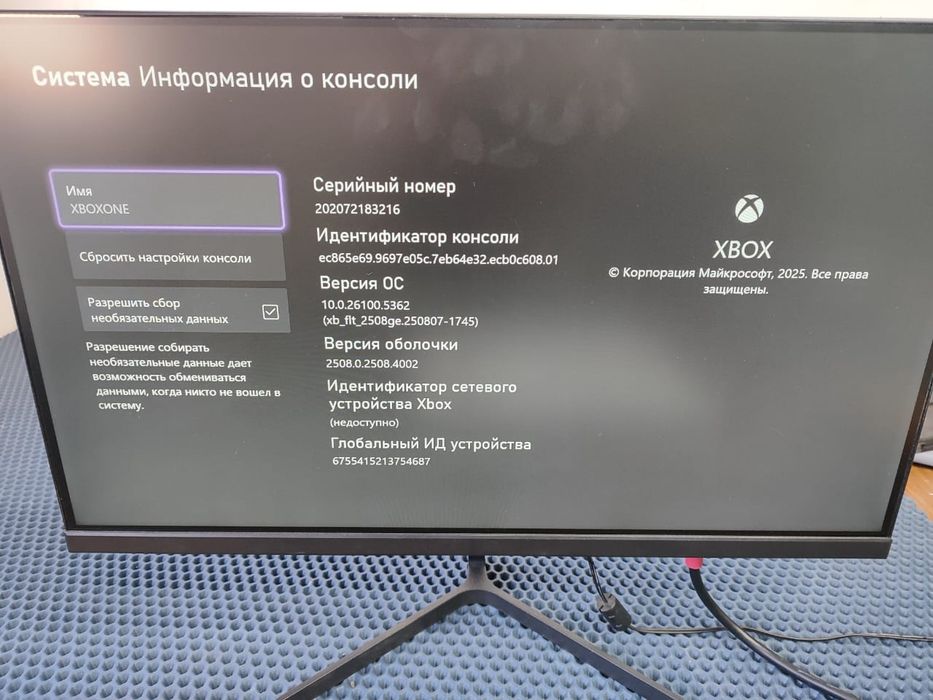 XBOX ONE S/геймпад оригинал/состояние хорошее/дисковод тихий.