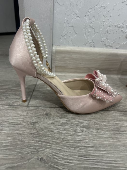 Продаю Туфли y2k розовые со стразами