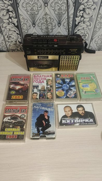 Продам магнитофон с кассетами