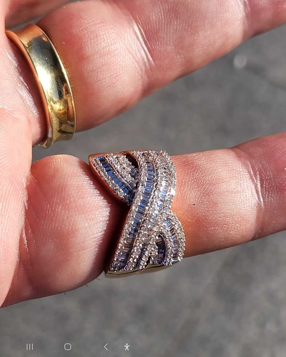 Inel superb din aur galben/alb 14 k+ 220 briliante/ baghete total 2ct