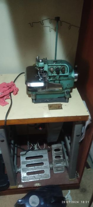 Продам оверлок советского производства