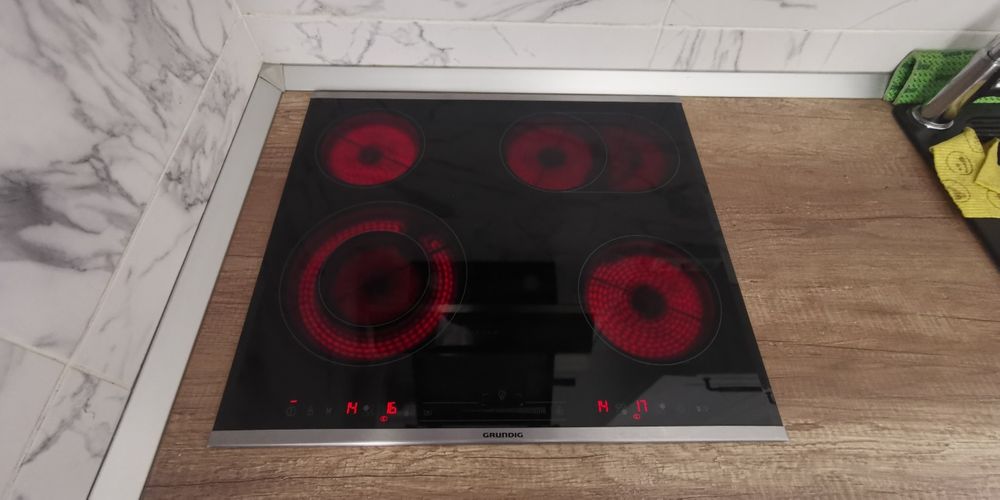 Plita incorporabila vitroveramica Grundig