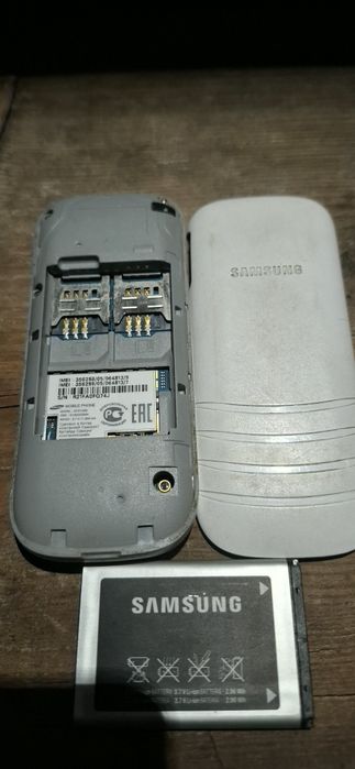 Samsung GT-E1202i на две симкарты
