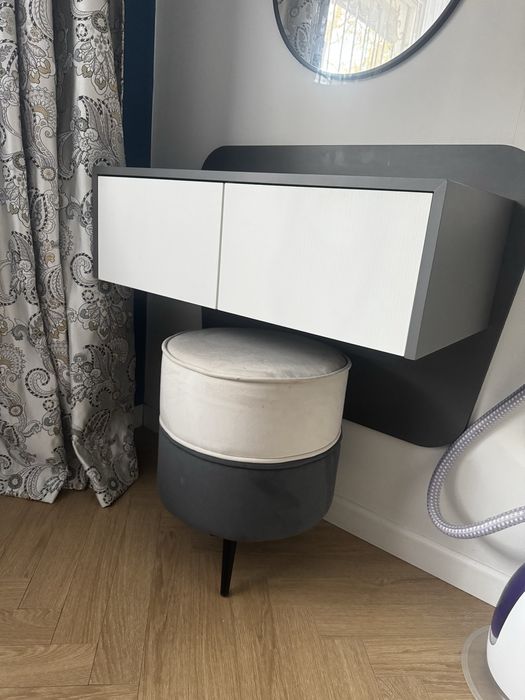 Косметический столик