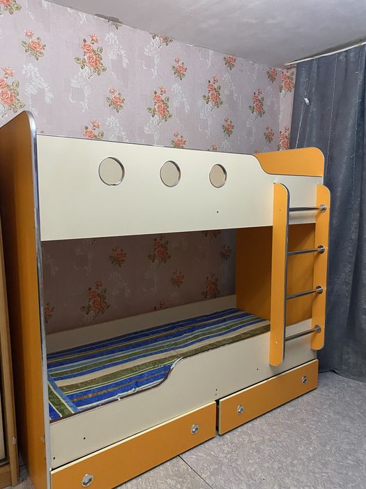 Кровать двухярустная