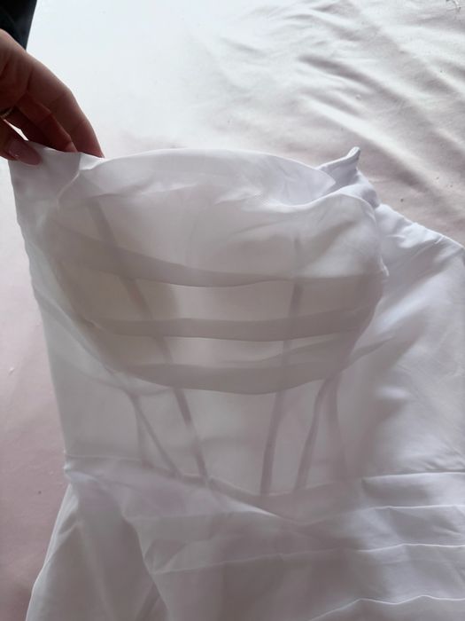 ЧИСТО НОВА Булчинска рокля - размер М.