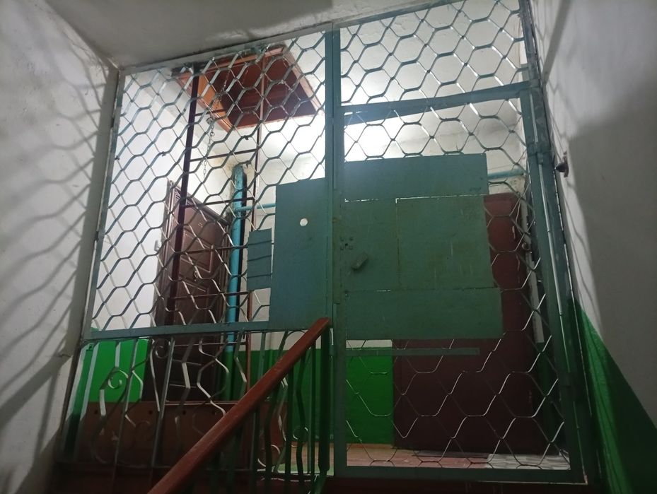 Решотный дверь с каркасом