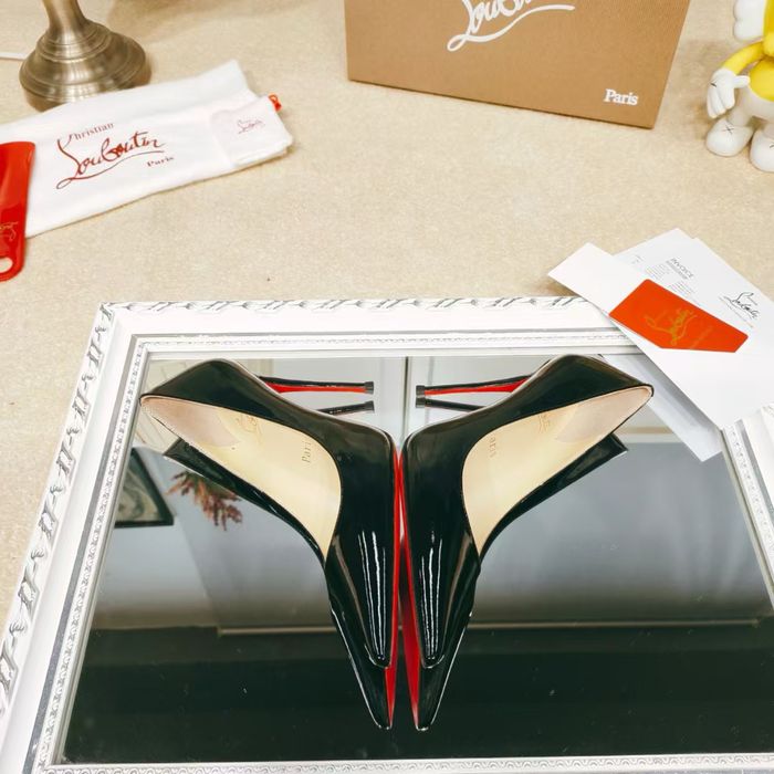 Christian Louboutini  Red bottom токчета