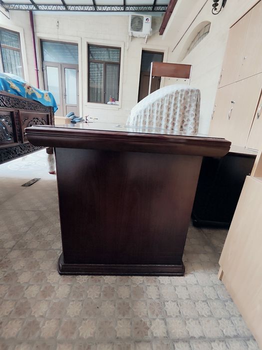 Oʻfis stoli, Xittoy, yaxshi holatda, komplekt yana bitta stoʻl, tumba