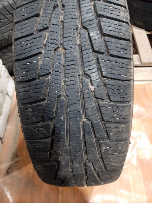Продам шину 235/60/18 нокиа