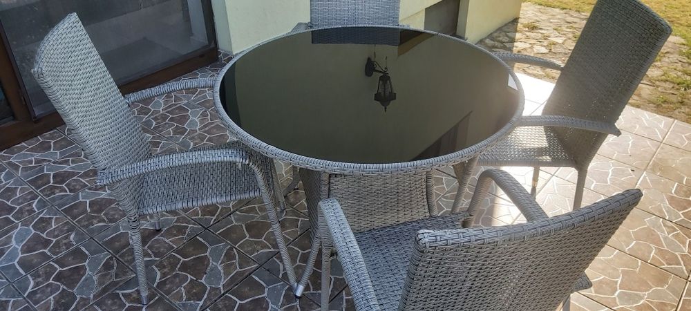 Vând masa cu scaune pentru terasa