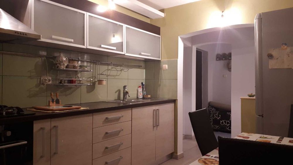 Apartament 3 camere decomandat etaj 4/4 centu Buftea