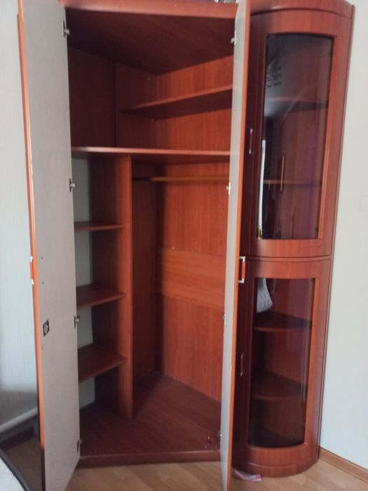 продам угловой шкаф