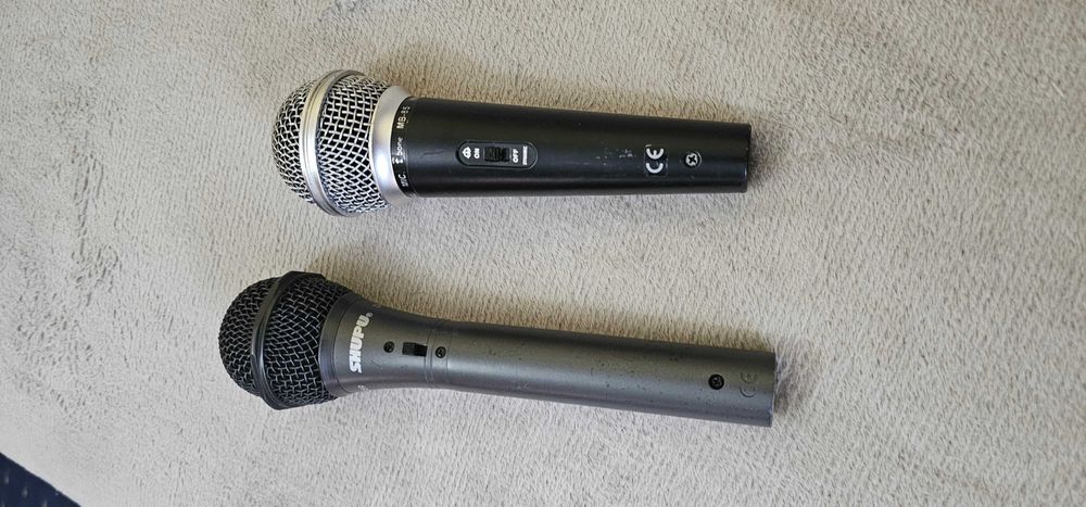 2 microfoane cu cabluri