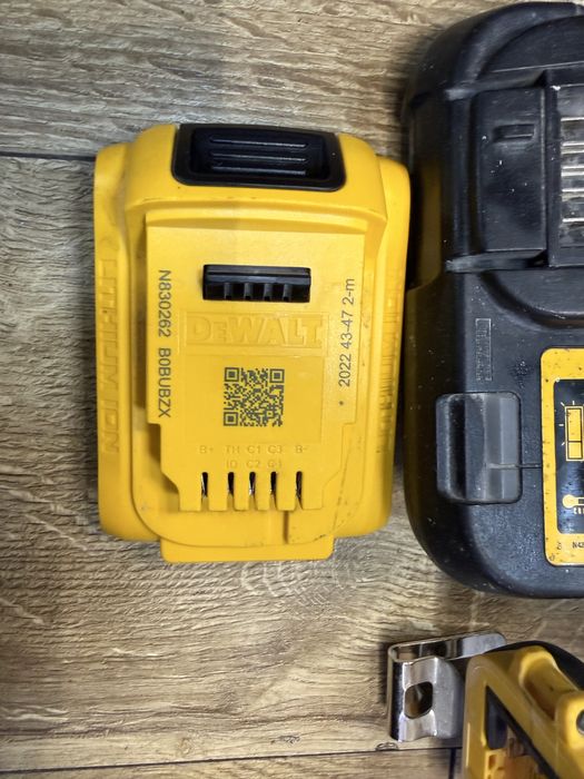 Акумулаторен безчетков ударен винтоверт Dewalt dcf 809 + 2 батерий