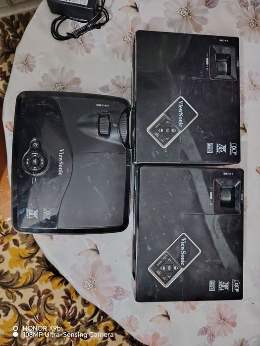 Video prektorlar sotiladi