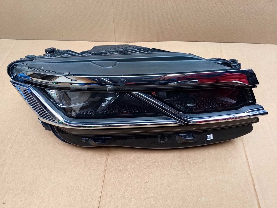 Фар за VW Touareg III / ВФ Туарег 3