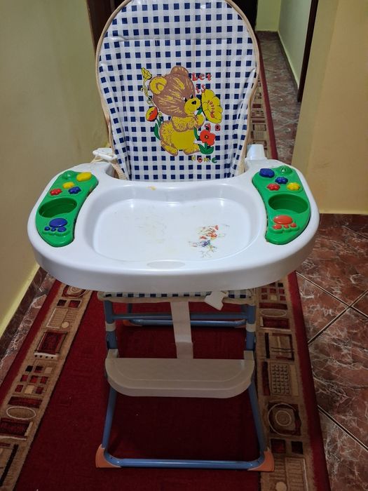 Scaun de masa pentru copii mici