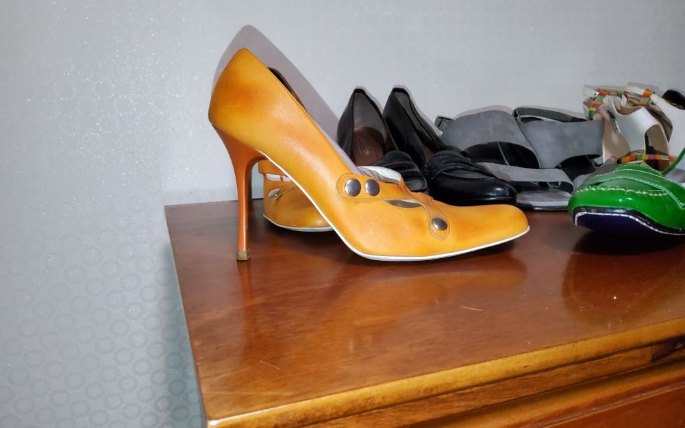 Продам женскую обувь