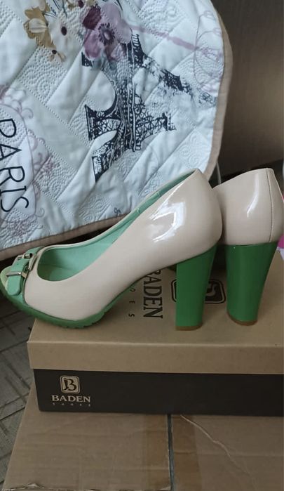 Продам женские туфли