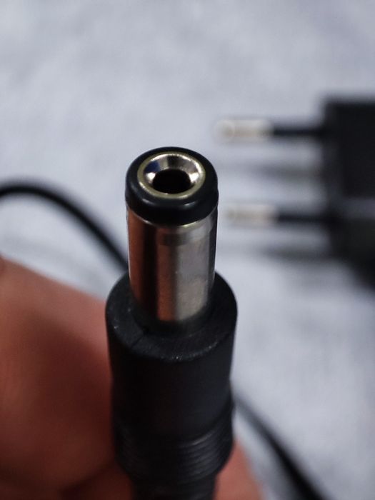 Alimentatoare 12V 1A noi – pentru camere supraveghere, routere, LED