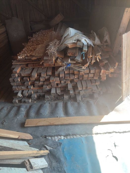 Vand cherestea si paleti stejar uscat .