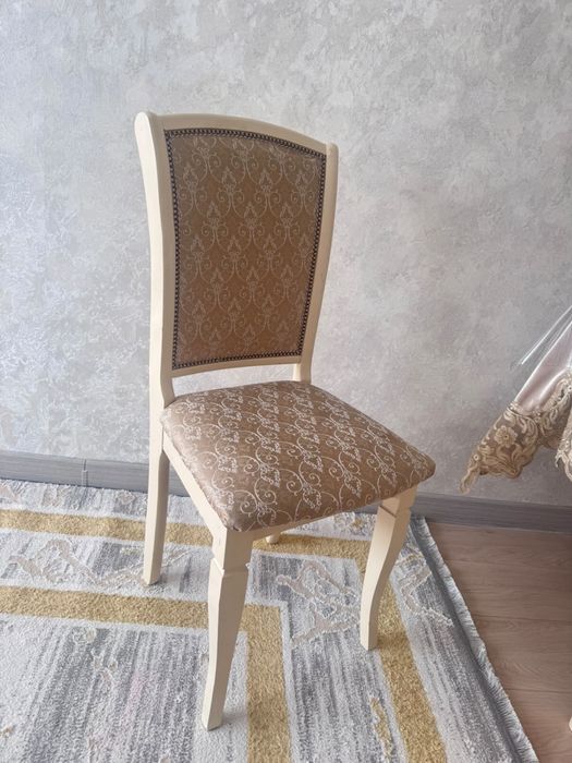 Стол со стульями