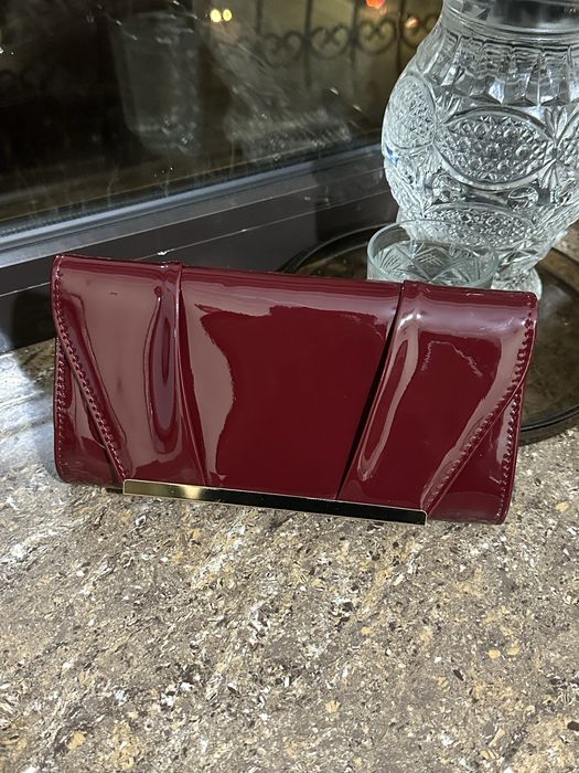 Сумка красная.