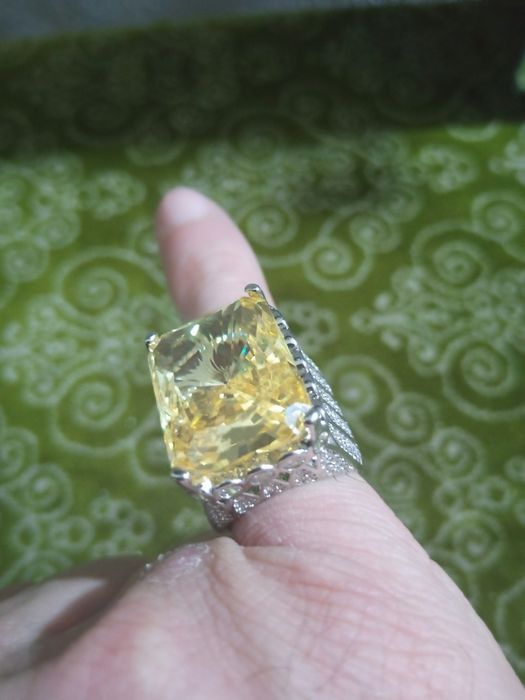 Кольцо продам очень приятно смотрится